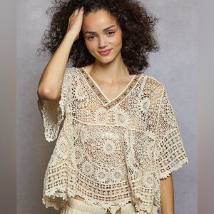 ♥️Hello Gorgeous! POL Beaded V-Neck Crochet Top with Scalloped Hem - Natural